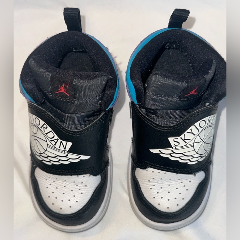 Toddler Jordan Black and White High-Top Sneakers - Picture 6 of 10